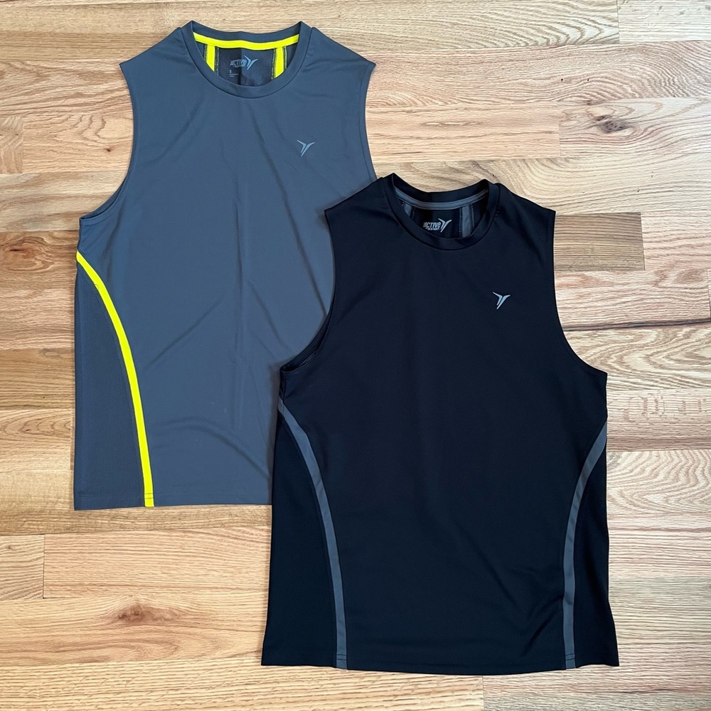 NWOT Bundle of Active Old Navy tank tops, size small